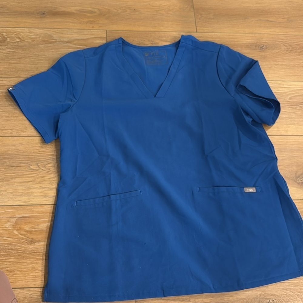Figs Casma Three-Pocket Scrub Top™ i7 - Picture 2 of 10